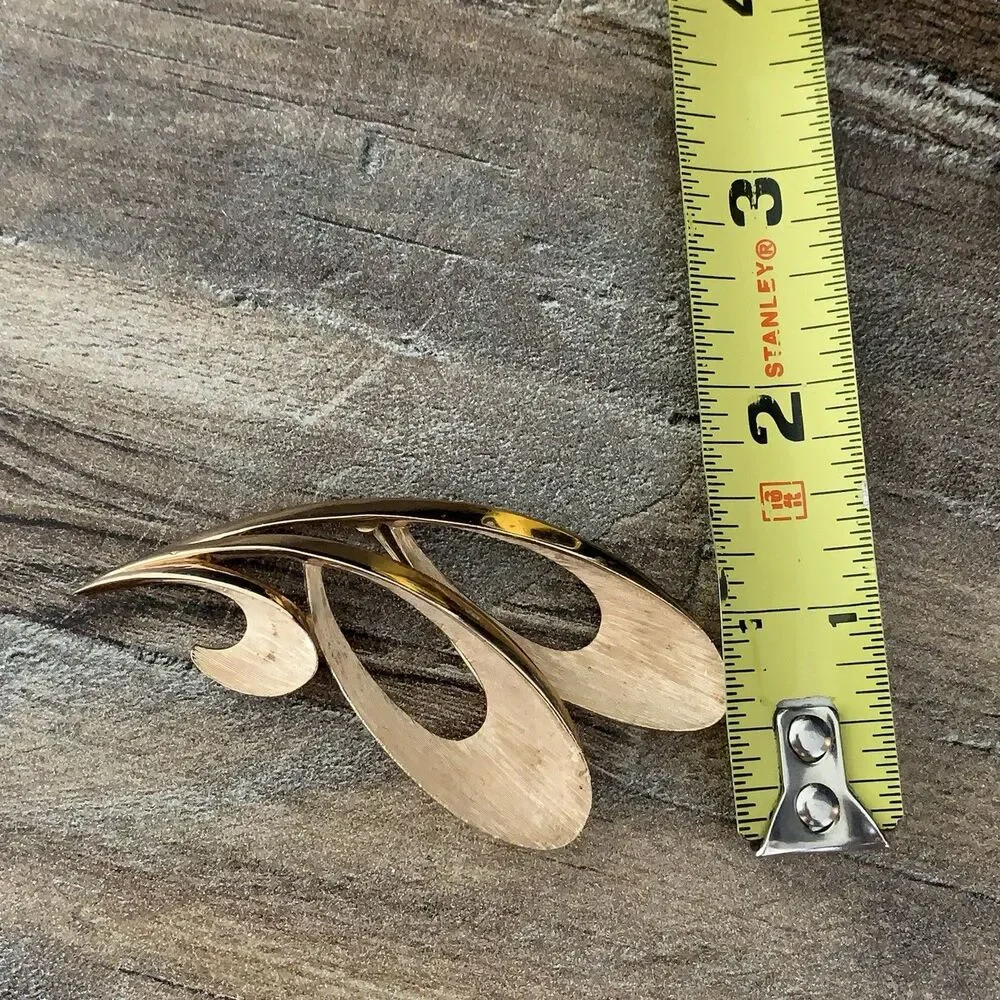 Vintage 1970's Crown Trifari Brooch Pin Abstract Swirl Brushed & Shiny Gold-tone